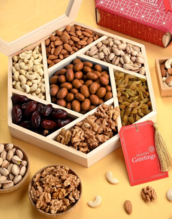 Dry Fruits Hamper with Selected Nuts